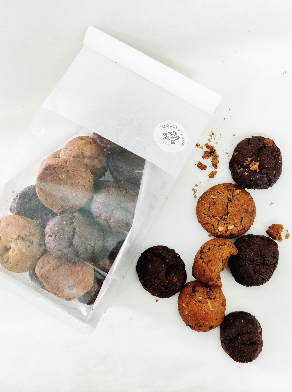 Okay, so we get it, not everyone can devour our regular-size cookies in one sitting! No worries, we got you covered :) Try these bite-size cookies instead!  Choose from  Chocolate Cacao Nibs Chocolate Chip Pecan Spiced Hazelnut Mixed Bag (all 3 flavours) Each bag contains 400g of mini goodness.